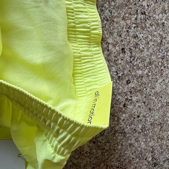 All in Motion Women's 3.5" Shorts Size L or XL NWT Neon Yellow - Picture 5 of 12